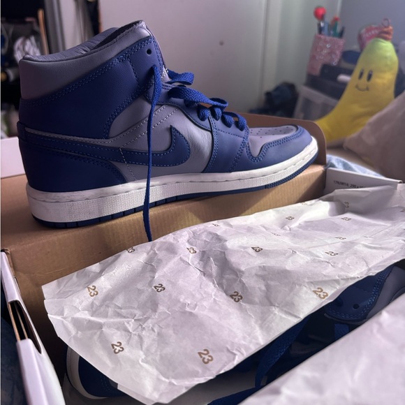 Women’s  Iron Purple/Deep royal blue Air Jordans 1 Mid SE - Picture 7 of 7